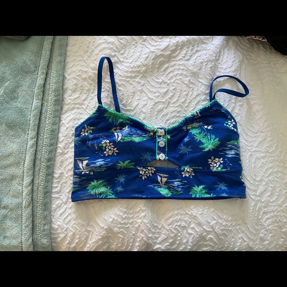 HOLLISTER CROP TOP